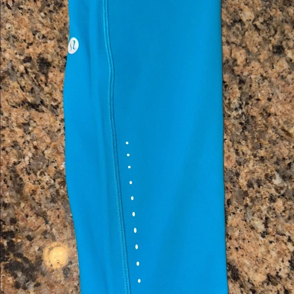 Like New Lululemon Athletica Turquoise Leggings with side pockets - Picture 6 of 8